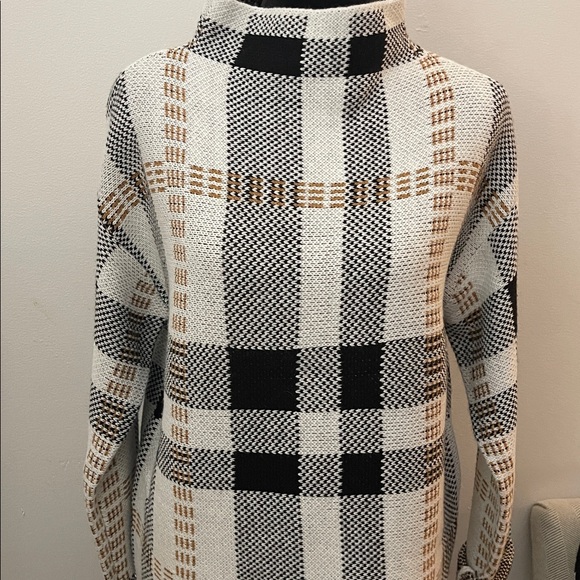 Plaid Turtleneck Sweater - Black and White - Picture 9 of 9